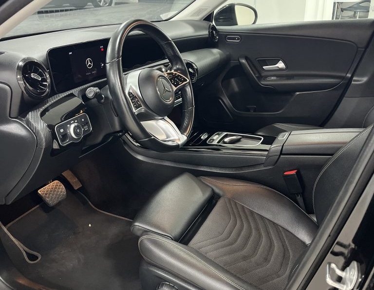 Mercedes-Benz A 250 e completo