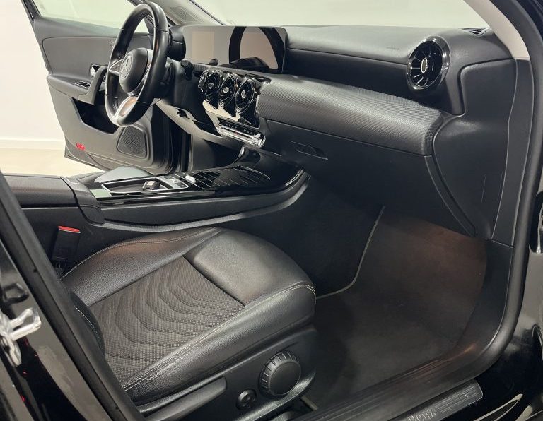 Mercedes-Benz A 250 e completo