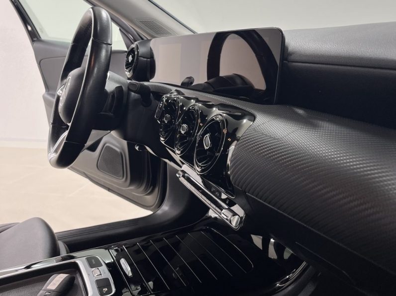 Mercedes-Benz A 250 e completo