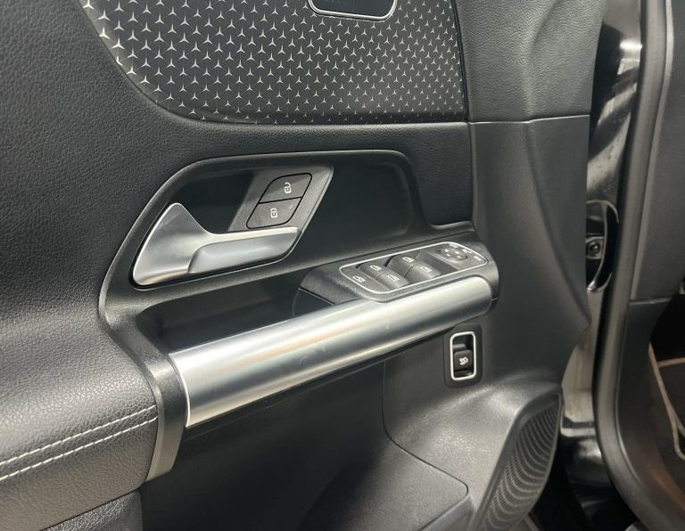 Mercedes-Benz GLA 180 d Progressive completo