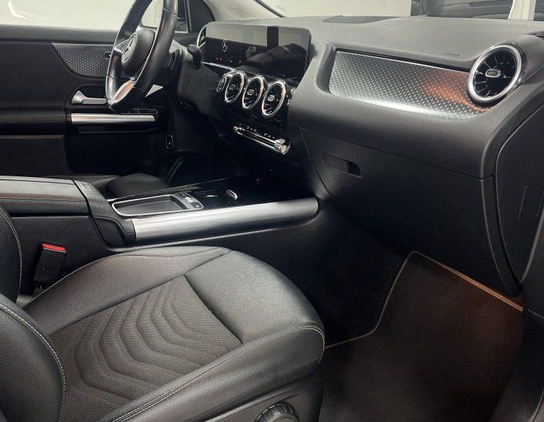 Mercedes-Benz GLA 180 d Progressive completo