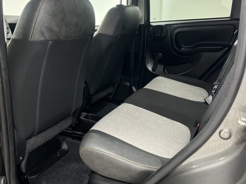 Fiat Panda 1.0 Hybrid Cross completo