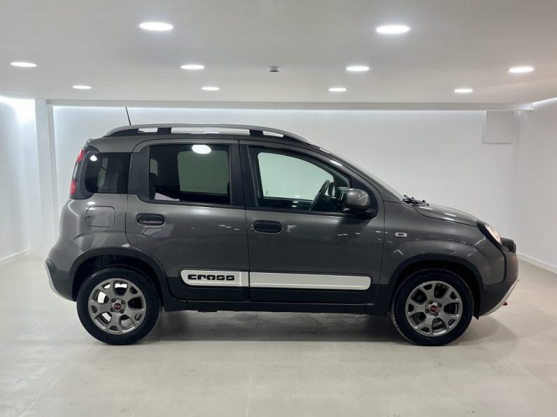 Fiat Panda 1.0 Hybrid Cross completo