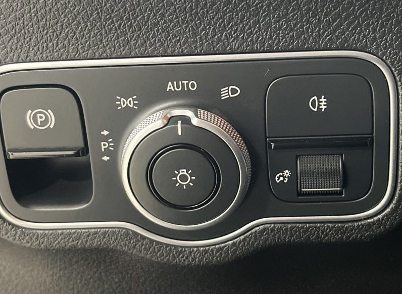 Mercedes-Benz GLB 180 d AMG Line completo