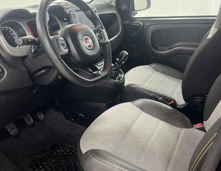 FIAT PANDA 1.0 HYBRID CITY CROSS completo