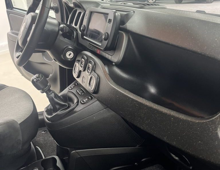 FIAT PANDA 1.0 HYBRID CITY CROSS completo
