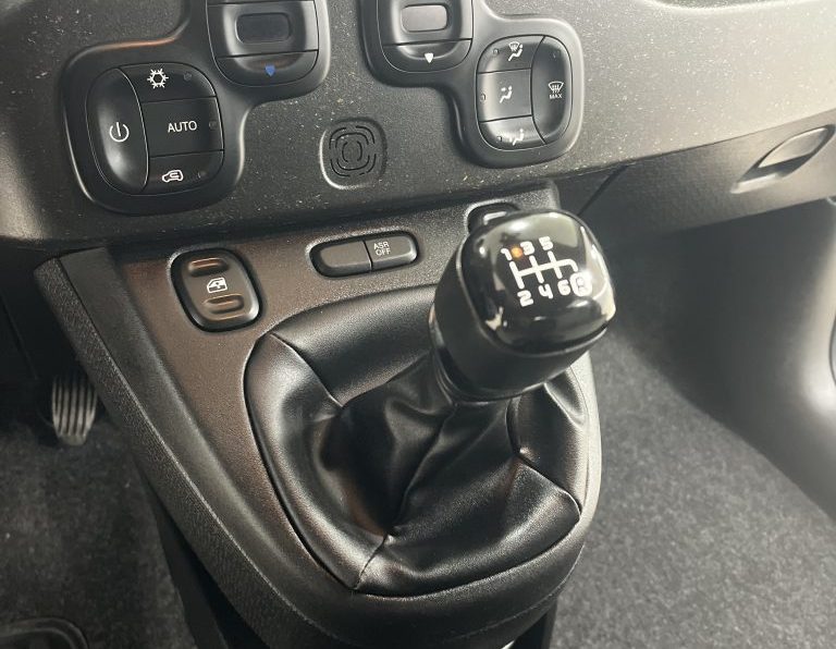 FIAT PANDA 1.0 HYBRID CITY CROSS completo