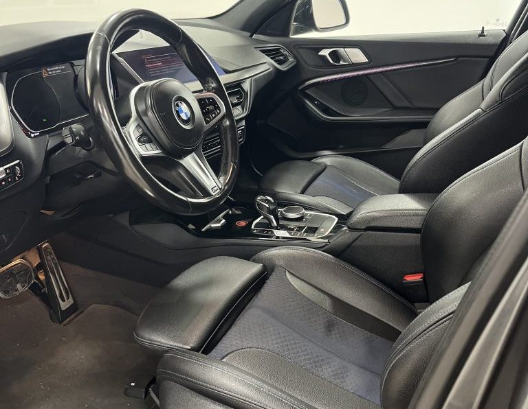 BMW 116 d Pack Desportivo M Auto completo