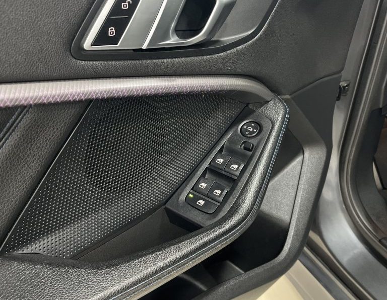 BMW 116 d Pack Desportivo M Auto completo