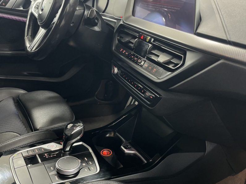 BMW 116 d Pack Desportivo M Auto completo