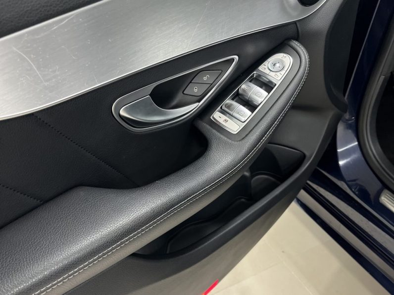 Mercedes-Benz C 300 BlueTEC Hybrid AMG Line completo