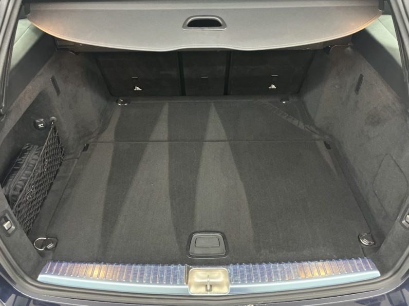 Mercedes-Benz C 300 BlueTEC Hybrid AMG Line completo