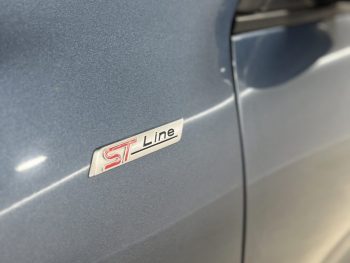 Ford Kuga 1.5 EcoBoost ST-LINE completo