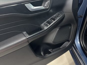 Ford Kuga 1.5 EcoBoost ST-LINE completo