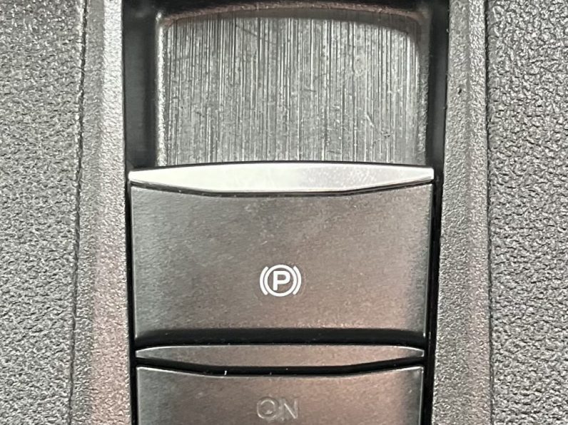 Ford Kuga 1.5 EcoBoost ST-LINE completo