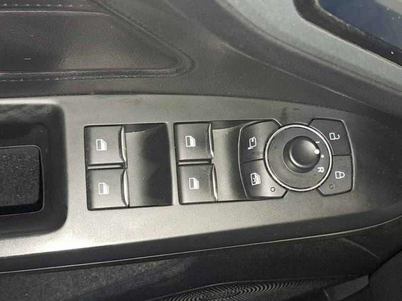 Ford Focus 1.0 EcoBoost MHEV ST-Line Aut. completo