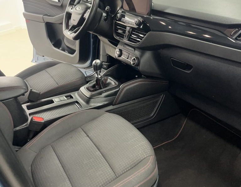 Ford Kuga 1.5 EcoBoost ST-LINE completo