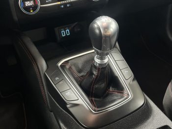 Ford Kuga 1.5 EcoBoost ST-LINE completo