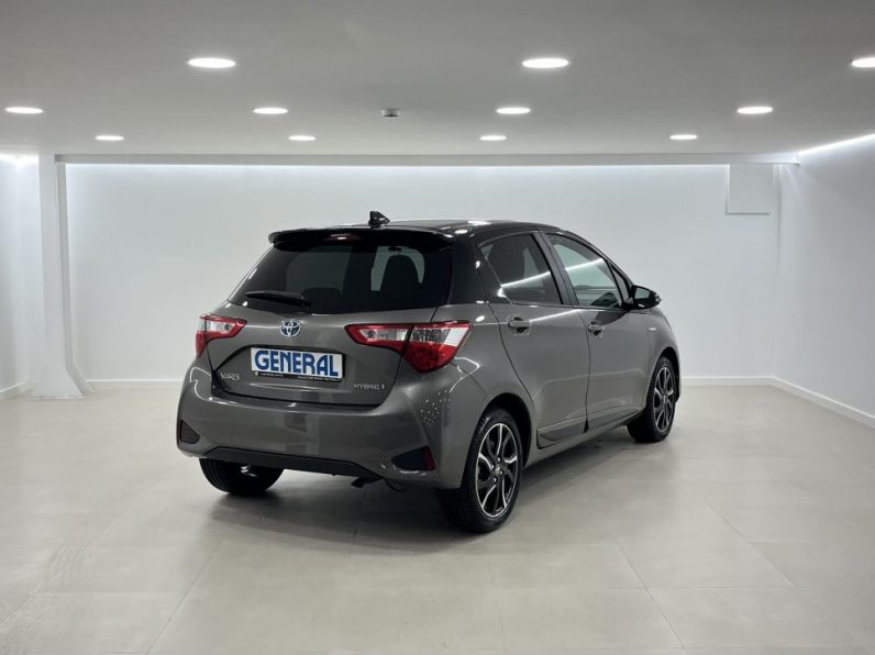 Toyota Yaris 1.5 HSD Exclusive completo
