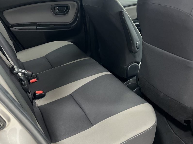 Toyota Yaris 1.5 HSD Exclusive completo