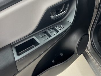 Toyota Yaris 1.5 HSD Exclusive completo