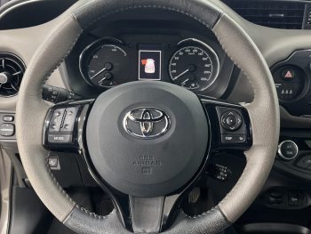 Toyota Yaris 1.5 HSD Exclusive completo