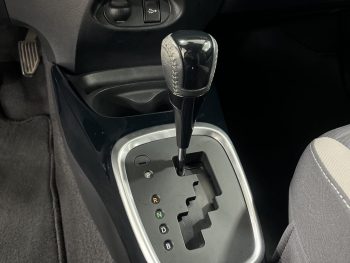 Toyota Yaris 1.5 HSD Exclusive completo