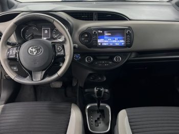 Toyota Yaris 1.5 HSD Exclusive completo