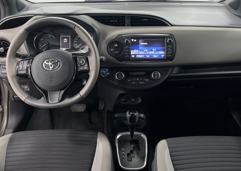 Toyota Yaris 1.5 HSD Exclusive completo