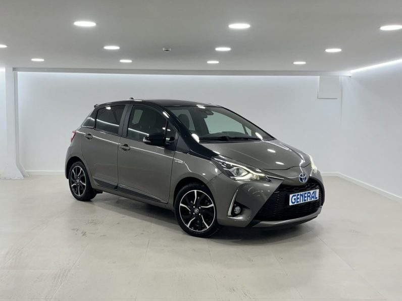 Toyota Yaris 1.5 HSD Exclusive completo