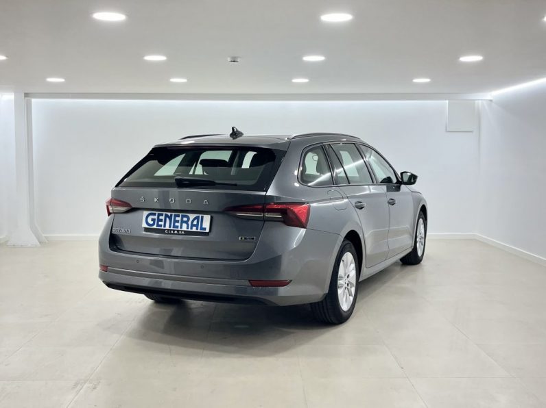 Skoda Octavia Break 1.5 TSI mHEV DSG completo