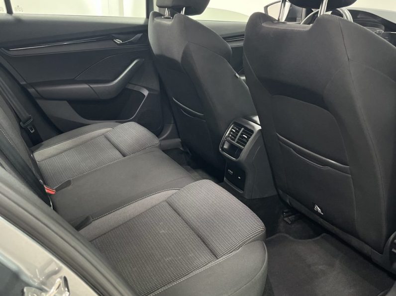 Skoda Octavia Break 1.5 TSI mHEV DSG completo