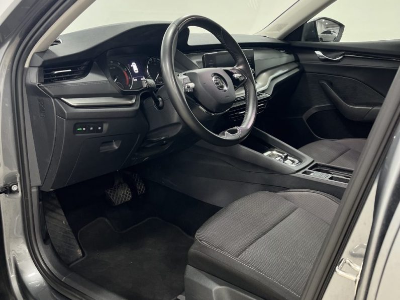 Skoda Octavia Break 1.5 TSI mHEV DSG completo