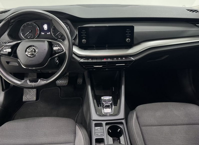 Skoda Octavia Break 1.5 TSI mHEV DSG completo