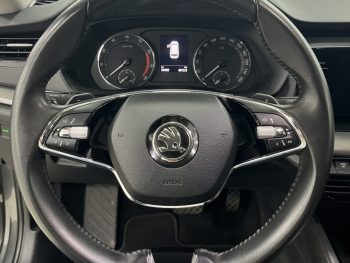 Skoda Octavia Break 1.5 TSI mHEV DSG completo