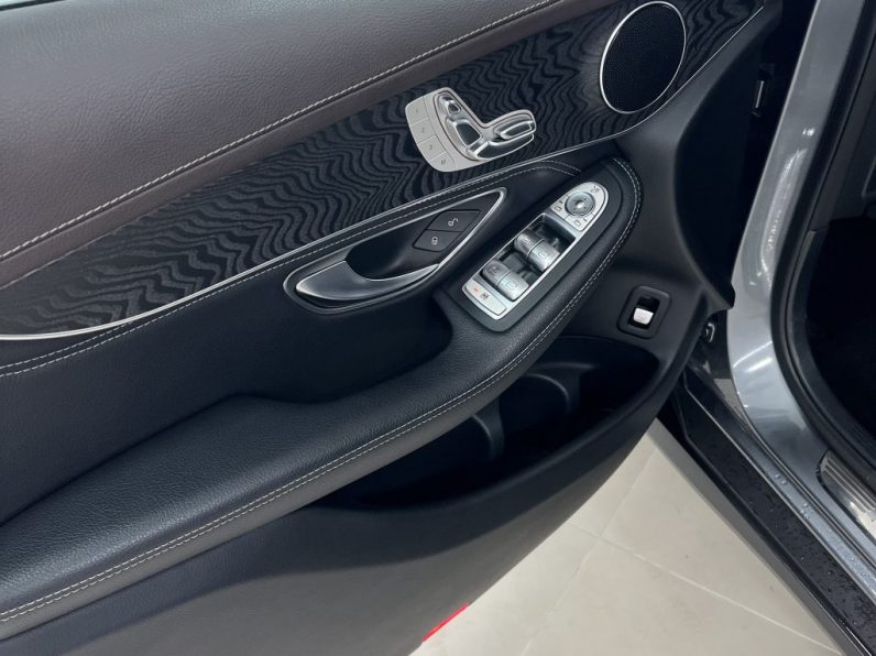 Mercedes-Benz GLC 350 e AMG Line 4-Matic completo