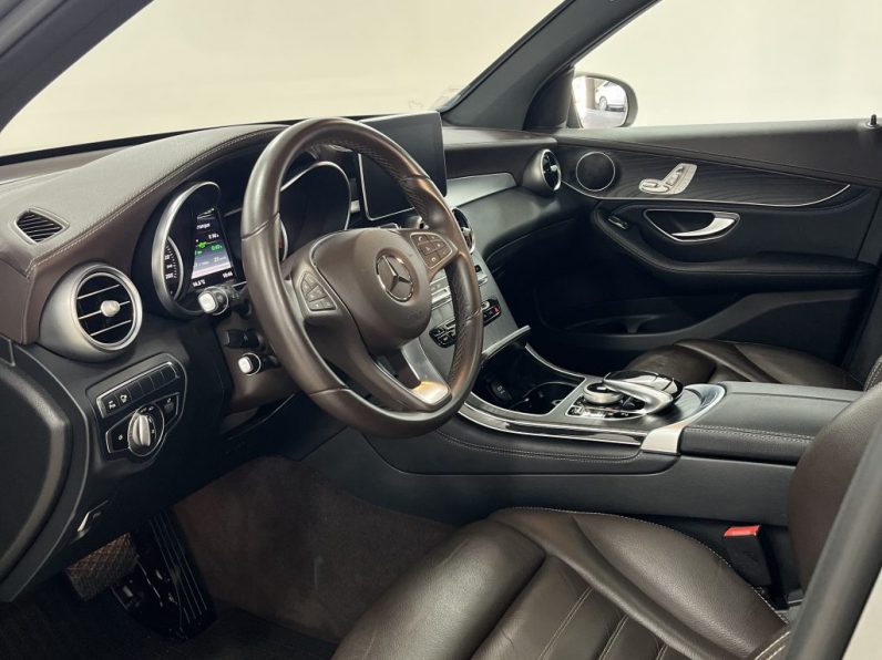 Mercedes-Benz GLC 350 e AMG Line 4-Matic completo