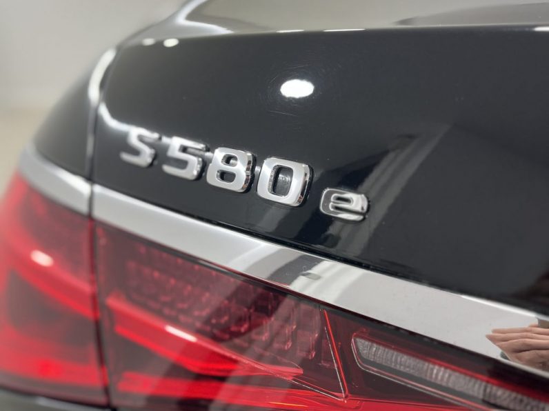 Mercedes-Benz S 580 e completo