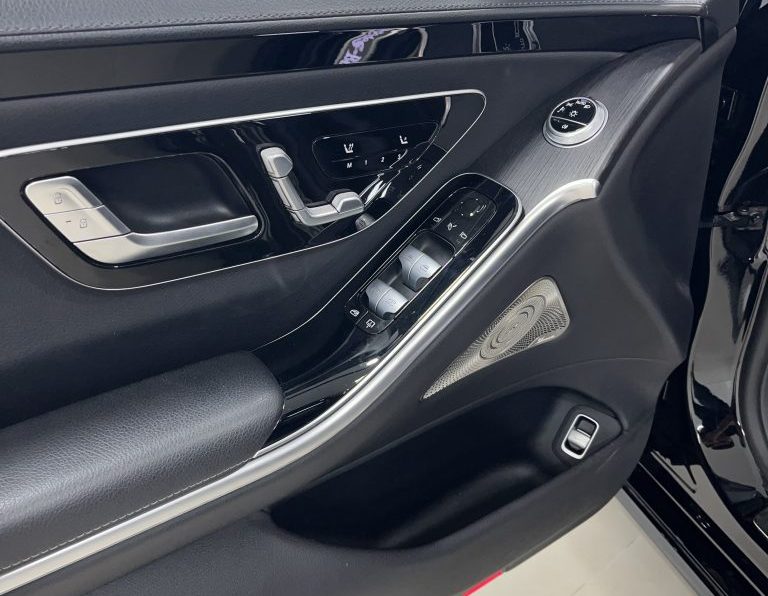 Mercedes-Benz S 580 e completo