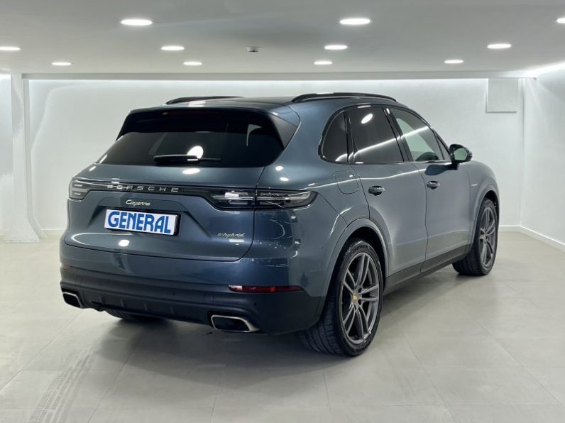 Porsche Cayenne E-Hybrid completo