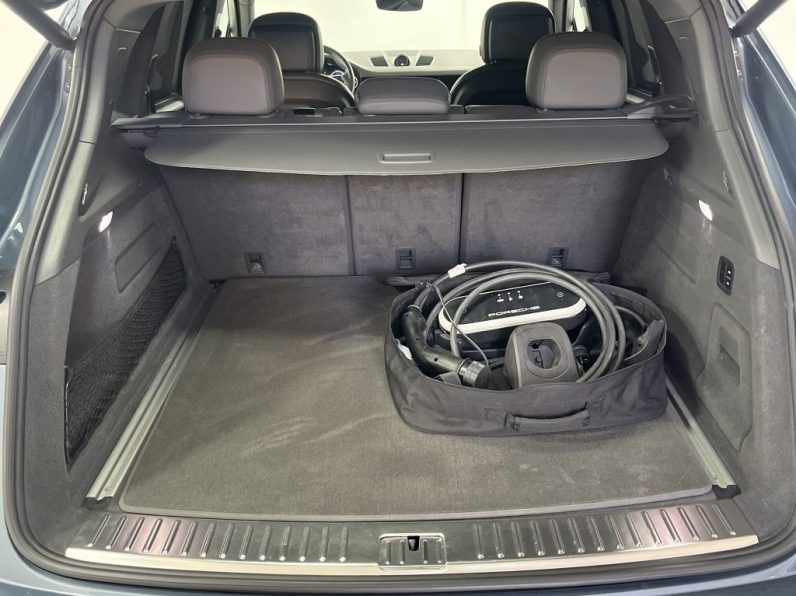 Porsche Cayenne E-Hybrid completo