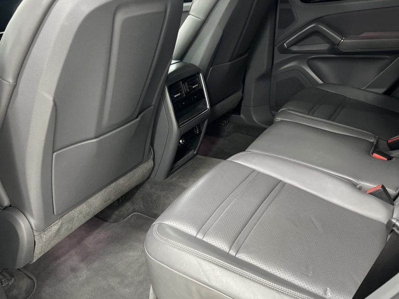 Porsche Cayenne E-Hybrid completo