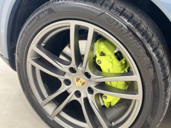 Porsche Cayenne E-Hybrid completo