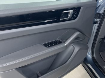 Porsche Cayenne E-Hybrid completo