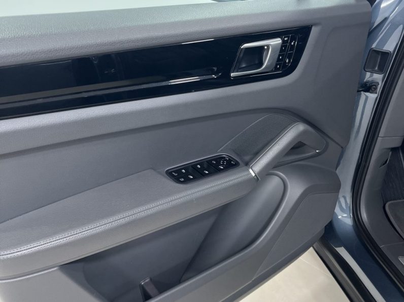 Porsche Cayenne E-Hybrid completo