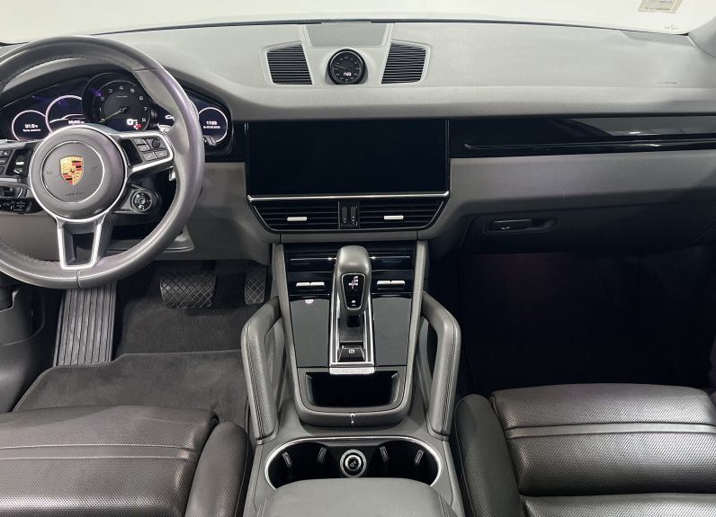 Porsche Cayenne E-Hybrid completo