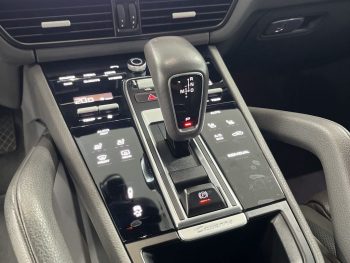 Porsche Cayenne E-Hybrid completo