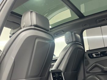 Porsche Cayenne E-Hybrid completo