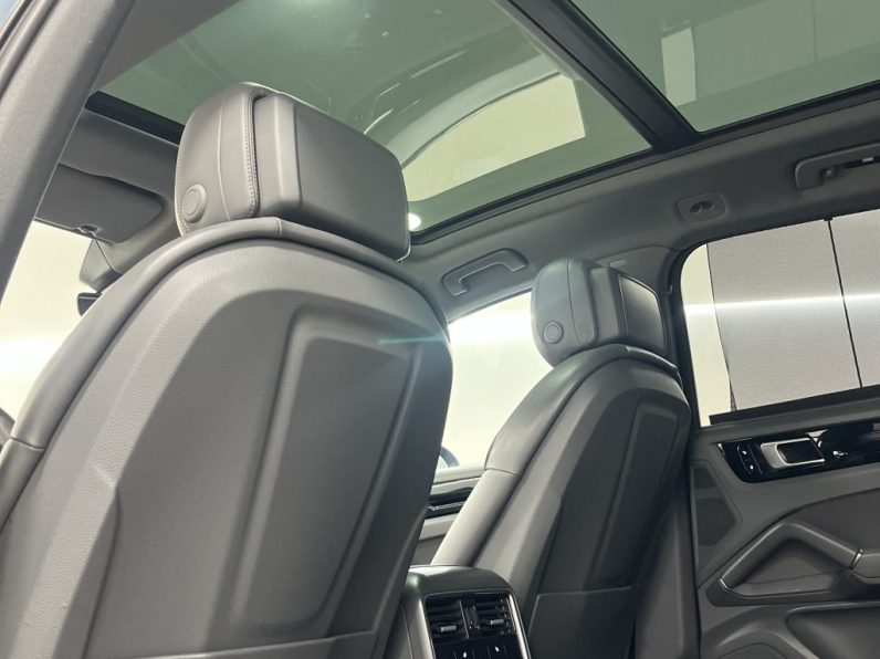 Porsche Cayenne E-Hybrid completo