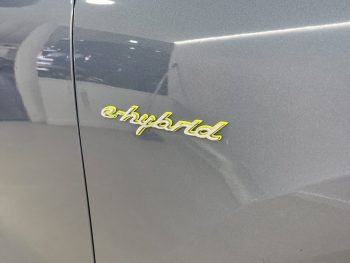 Porsche Cayenne E-Hybrid completo